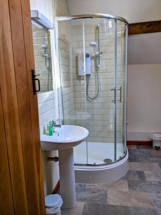 The Old Granary Farm Cottage Abergavenny Extérieur photo