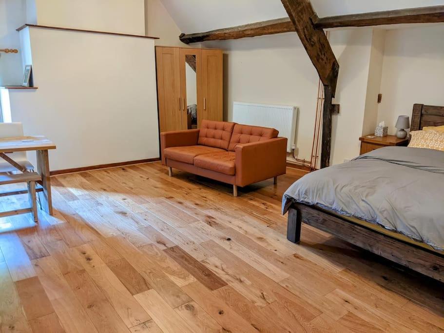 The Old Granary Farm Cottage Abergavenny Extérieur photo