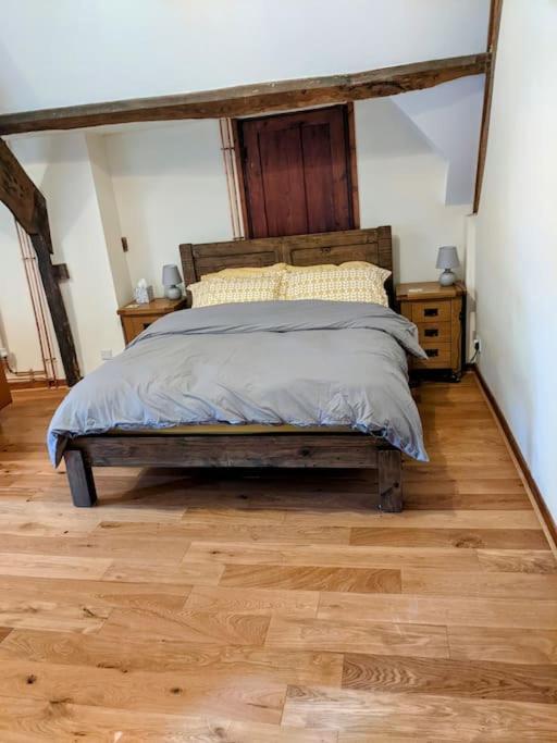 The Old Granary Farm Cottage Abergavenny Extérieur photo